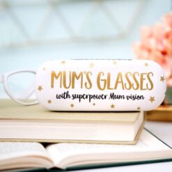 Glasögonfodral för mammans glasögon.