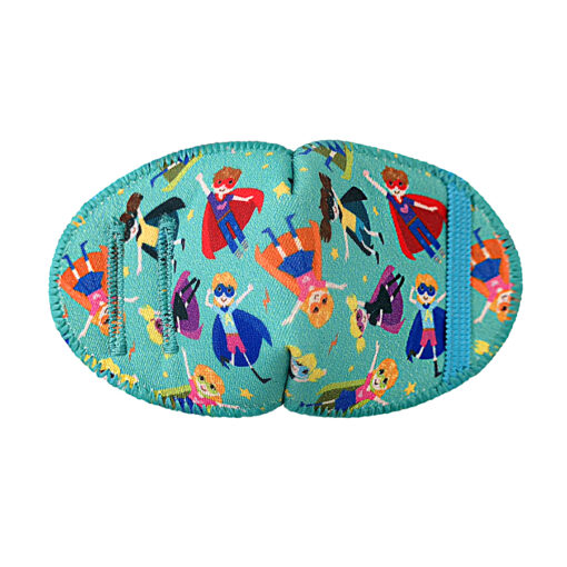 Tyglapp för barn med glasögon. Den är rekommenderad av ortoptister och ögonläkare för klapbehandling. Den är turkos och har motiv av superheltepiger. Märket är Kay Fun Patch och den heter Super Girl.