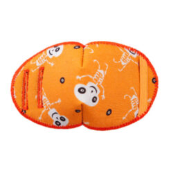 Ögonlapp för amblyopibehandling. Lämplig för barn som använder glasögon. Märket är Kay Fun Patch och den rekommenderas av ortoptister. Den är orange med vita skelett, perfekt för Halloween. Den heter Funny Bones.