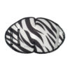 Ögonlapp för flickor med glasögon. Den är gjord av tyg. Den kan fästas på glasögonen och användas för synträning. Rekommenderas av ortoptist. Den är svart och vit med zebra-stripes på snöre. Märket är Kay Fun Patch och den heter Zebra Stripes.