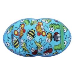 Ögonlapp till lat öga. Den är i tyg och designad för barn med glasögon. Lappen fästas på glasögonen och används för synträning. Rekommenderas av ortoptist. Märket är Kay Fun Patch. Den är ljusblå med små insekter som bin, larver och andra trädgårdsdjur och heter Garden Bugs.