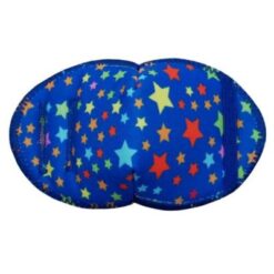 Ögonlapp till lat öga. Den är i tyg och designad för barn med glasögon. Lappen fästas på glasögonen och används för synträning. Rekommenderas av ortoptist. Märket är Kay Fun Patch. Den är blå med färgglada stjärnor och heter Superstar.