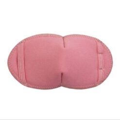 En ögonlapp för bebisar som använder glasögon. Den är tillverkad av tyg och är lämplig för amblyopibehandling. Den är enfärgad i rosa och heter Coral. Märket är Kay Fun Patch.