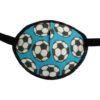En ljusblå ögonlapp av tyg med resår till amblyopibehandling. Den är dekorerad med fotbollar och heter Football Crazy. Den har elastik som sätts runt huvudet och är designad för barn som skelar. Ögonlappen hjälper till vid synträning. Märket är Kay Fun Patch.