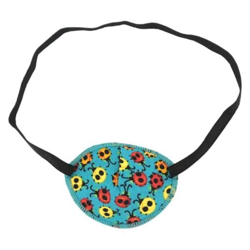 En ögonlapp av tyg med resår för barn som skelar. Den är turkos med röda, gula och orange marihöns och heter Ladybirds. Den har elastik som sätts runt huvudet för synträning. Märket är Kay Fun Patch.