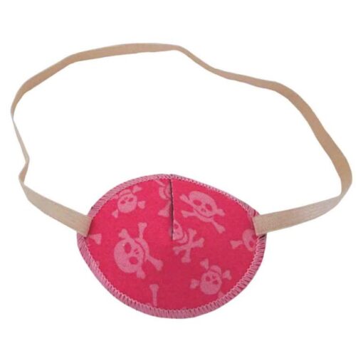 En ögonlapp av tyg med resår för barn som skelar. Den är ljusrosa med rosa dödningehuvuden och heter Pink Pirate. Den har elastik som sätts runt huvudet för synträning. Märket är Kay Fun Patch.