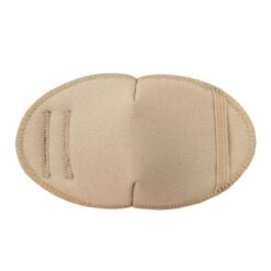 En tygögonlapp för vuxna. Den fästs på insidan av glasögonen. Den är beige/hudfärgad för en diskret look. Märket är Kay Fun Patch. Modellen heter Almond.