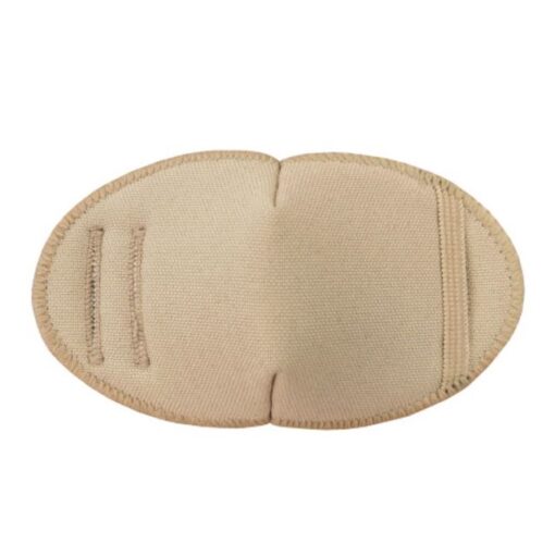 En tygögonlapp för vuxna. Den fästs på insidan av glasögonen. Den är beige/hudfärgad för en diskret look. Märket är Kay Fun Patch. Modellen heter Almond.