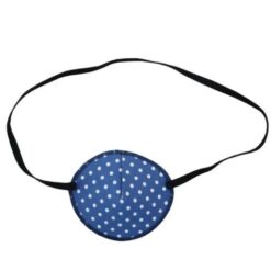 En ögonlapp med resår för vuxna. Den är blå med vita prickar. Märket är Kay Fun Patch. Den heter Spots.