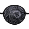 En ögonlapp med resår för vuxna. Den är svart och grå med paisleymönster. Märket är Kay Fun Patch. Den heter Grey Paisley.