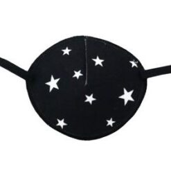 En ögonlapp med resår för vuxna. Den är svart med vita stjärnor. Märket är Kay Fun Patch. Den heter Stars.