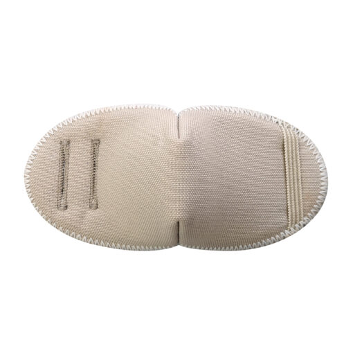 En ögonlapp av tyg för vuxna. Den fästs på insidan av glasögonen. Den är beigefärgad för en stilren och tidlös look. Märket är Kay Fun Patch. Modellen heter Beige.