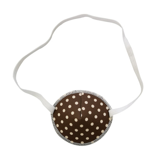 En ögonlapp med resår för vuxna. Den är brun med beigefärgade prickar. Märket är Kay Fun Patch. Den heter Polka Dots.