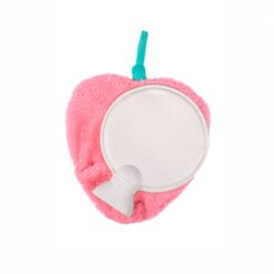 Värmeflaska med en jordgubbe-design från Sass & Belle.